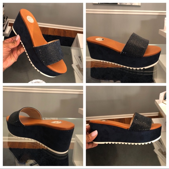 Beautiful Blue platform wedge with Bedazzle - Picture 1 of 2